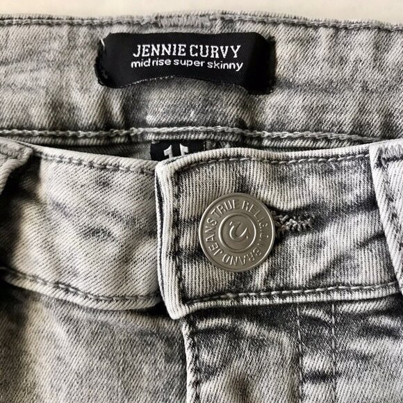 True Religion Jennie Curvy Mid Rise Super Skinny Raw Hem Size 29 Light‎ Gray - Picture 4 of 10